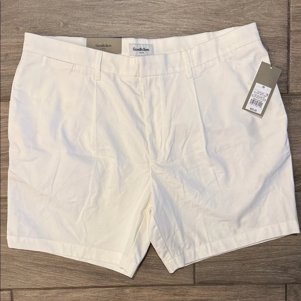 NWT Goodfellow & Co White Pleated Front Shorts Sz 38